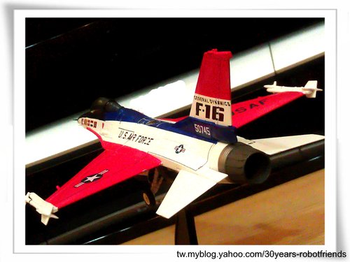 男孩與男人的對話 PART II ．F-16 原型機現身 1:72 Hobby Master